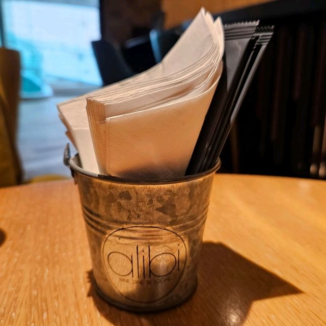 旺角區鬧市中的寧靜酒吧 旺角區鬧市中的寧靜酒吧