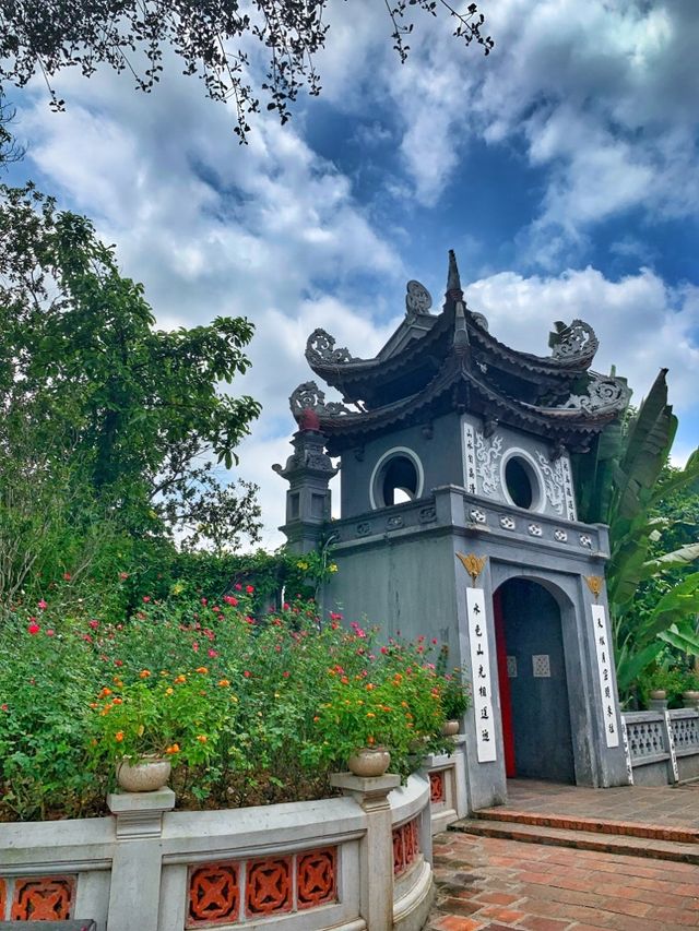 The Red Bridge and Jade Islet❤️