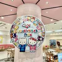 【北海道】キャビンアテンドになったキティちゃんに会える「ハッピーフライト」