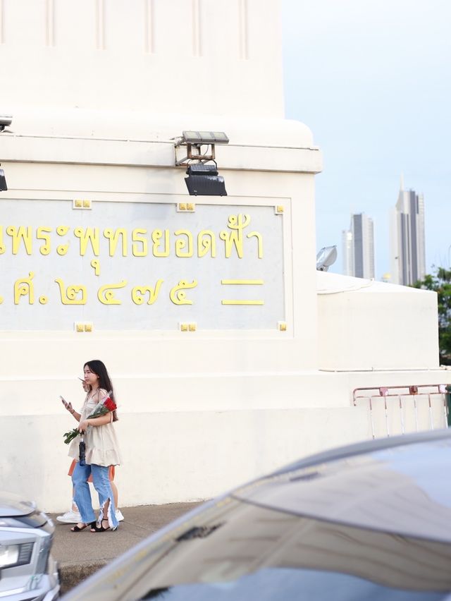 ปากคลองตลาด สะพานเขียว หรือ สะพานพุทธ