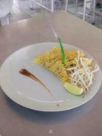 ร้านผัดไทในสวนฝีมือระดับเชฟโรงแรมในราคาท้องถิ่น