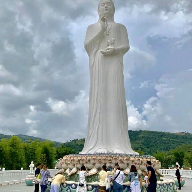 ไหว้พระขอพร...วัดป่าห้วยลาด  ภูเรือ จ.เลย