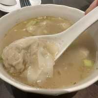 台灣｜台北 濃郁雞湯底牛肉麵！