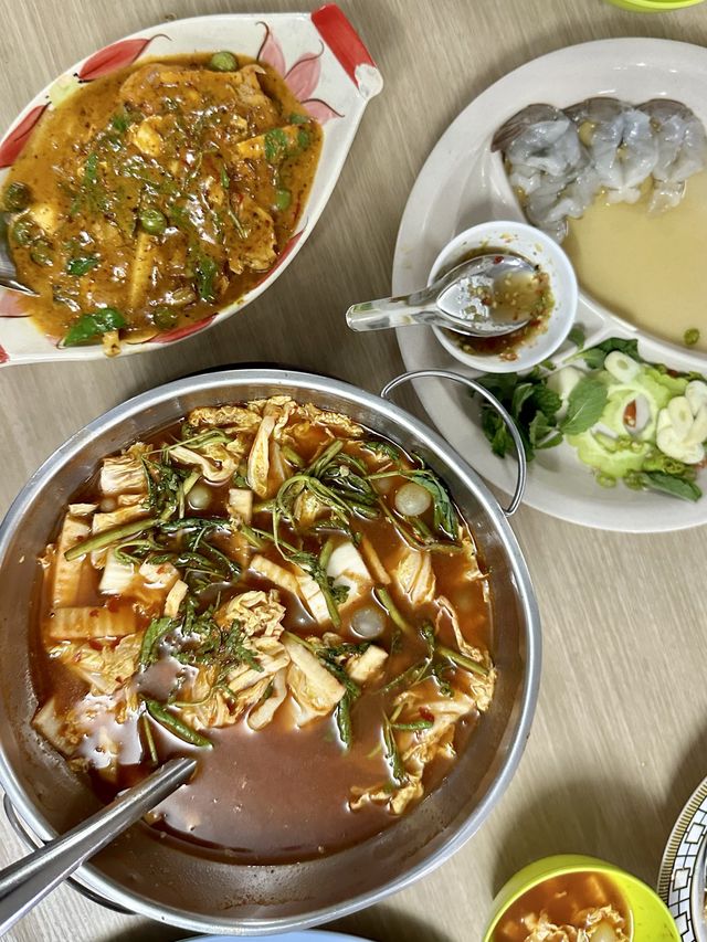 ร้านอาหารสมศักดิ์ ท่าแฉลบ 🍤🥘