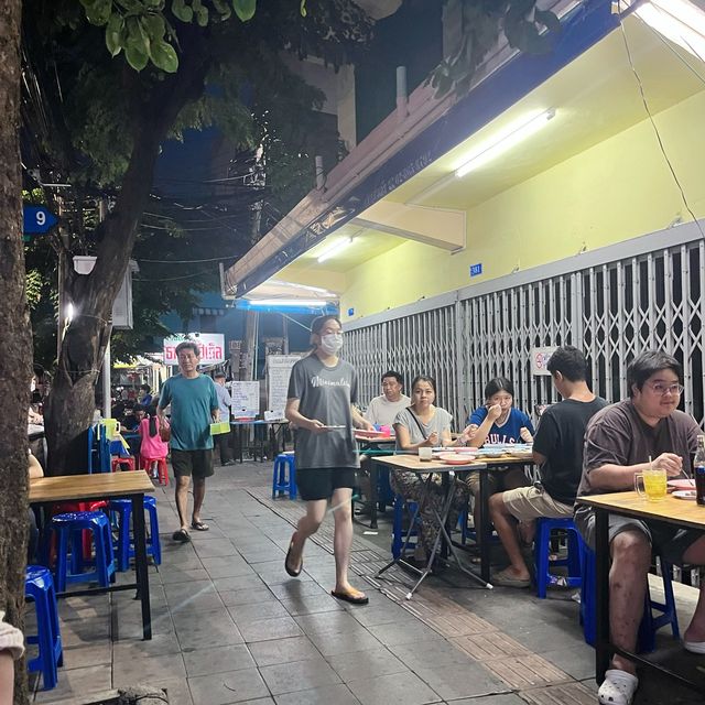 ข้าวแกงสิบบาท ลาดหญ้า