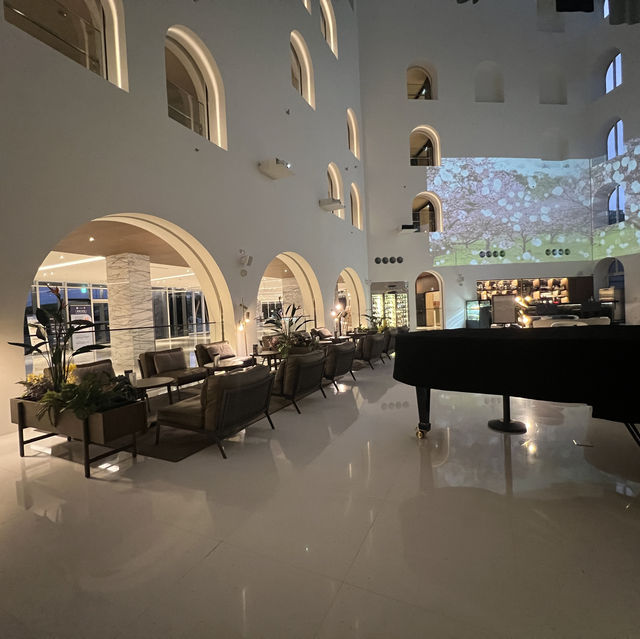 飯店內的咖啡餐酒館 發現美味佳餚 剁椒牛肉麵 一吃成癮《淡水 將捷金鬱金香酒店-滬尾之星》