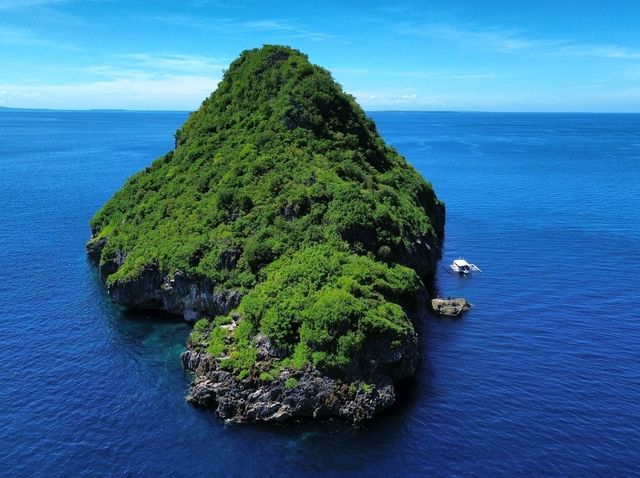 Gato Island from above