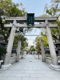 【大阪府/難波八阪神社】巨大な獅子がお出迎え