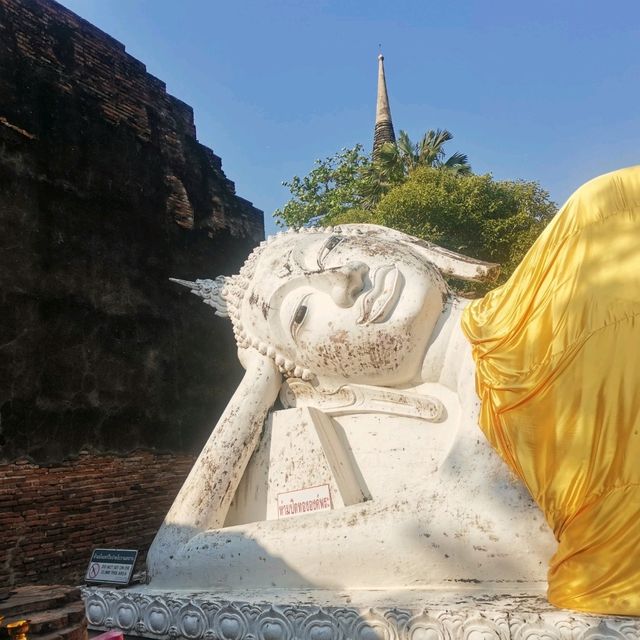 กราบพระที่วัดใหญ่ชัยมงคล อยุธยา