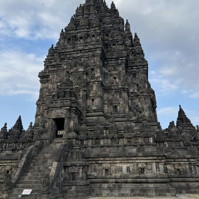 A temple with 240 temples inside? Come!