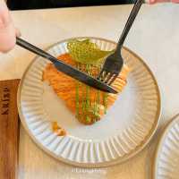 Krisp cafe - คาเฟ่เชียงใหม่ขนมอร่อยมุมถ่ายรูปสวย