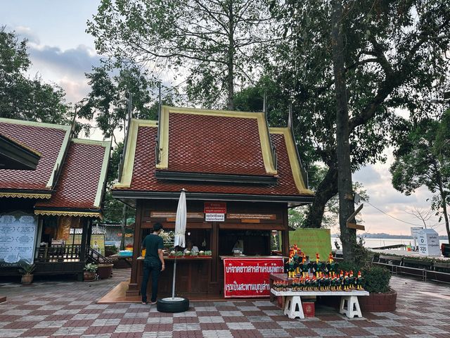 พระบรมราชานุสรณ์สมเด็จพระเจ้าตากสินมหาราช 