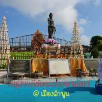 สักการะ อนุสาวรีย์ พระนางจามเทวี ณ เมืองลำพูน