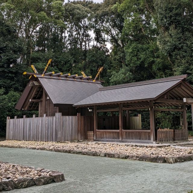 宗像大社辺津宮は、緑に囲まれた、とても美しい神社で、世界遺産でもある。