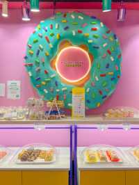 세상의 알록달록함을 모아둔 카페🍩