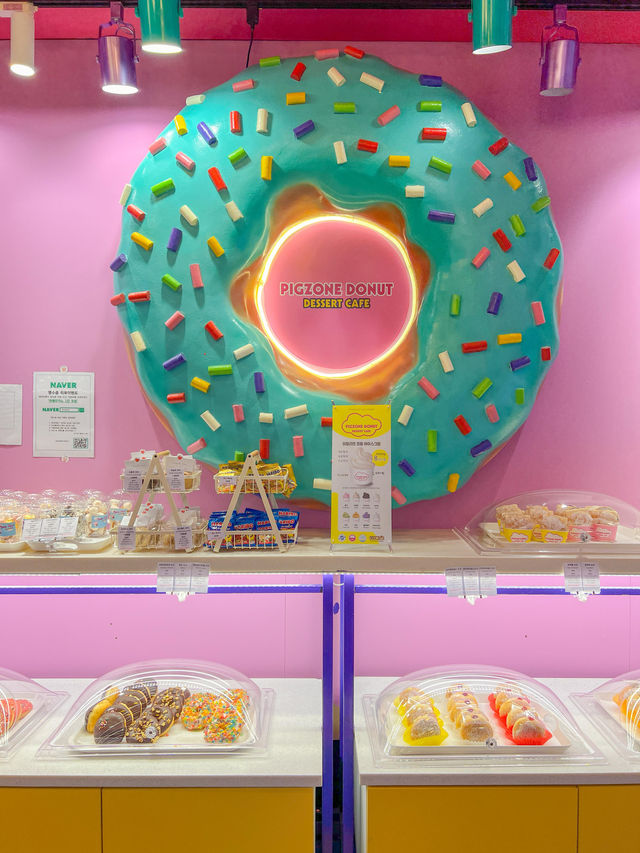 세상의 알록달록함을 모아둔 카페🍩