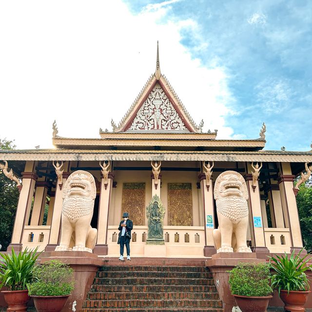 วัดพนม (Wat Phnom) พนมเปญ กัมพูชา