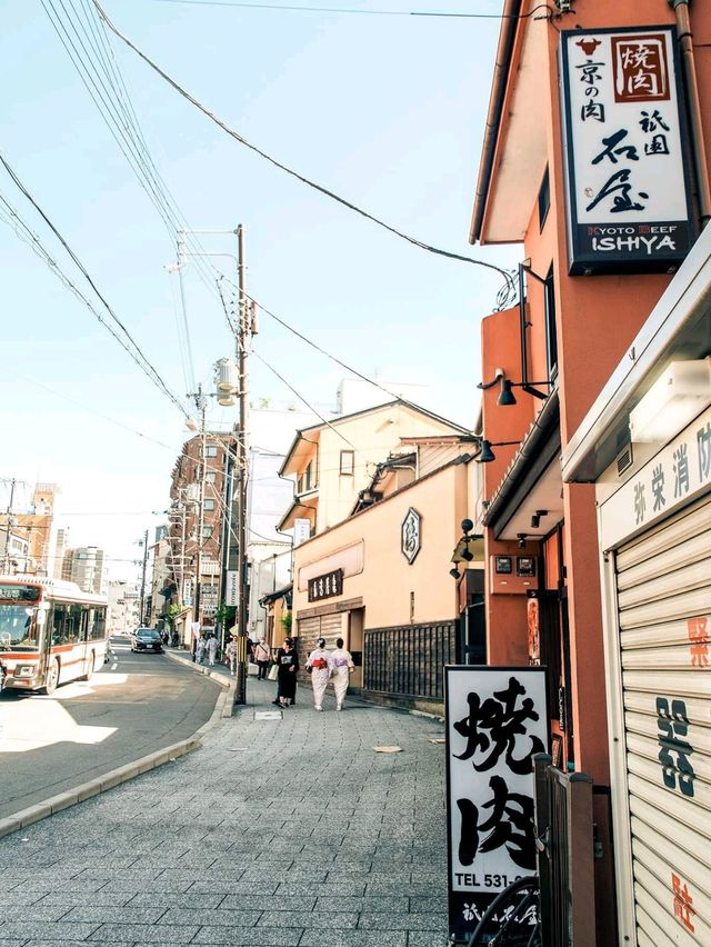 Gion เป็นย่านเกอิชาที่มีชื่อเสียงที่สุดในเกียวโต