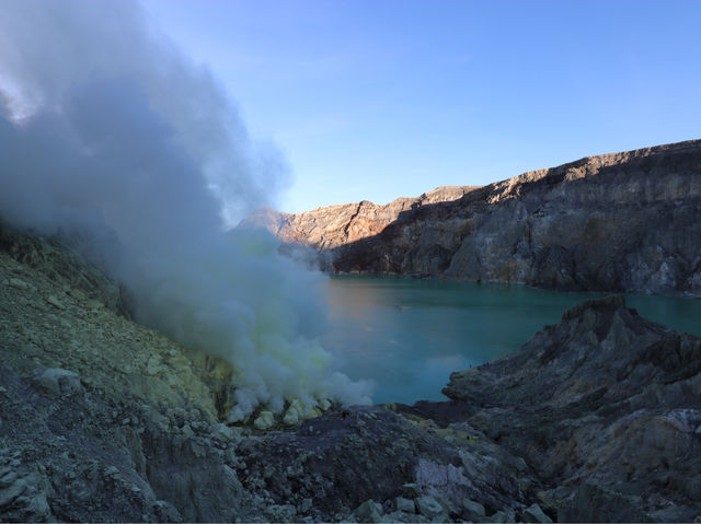 Indonesia’s iconic Sulfur Crater