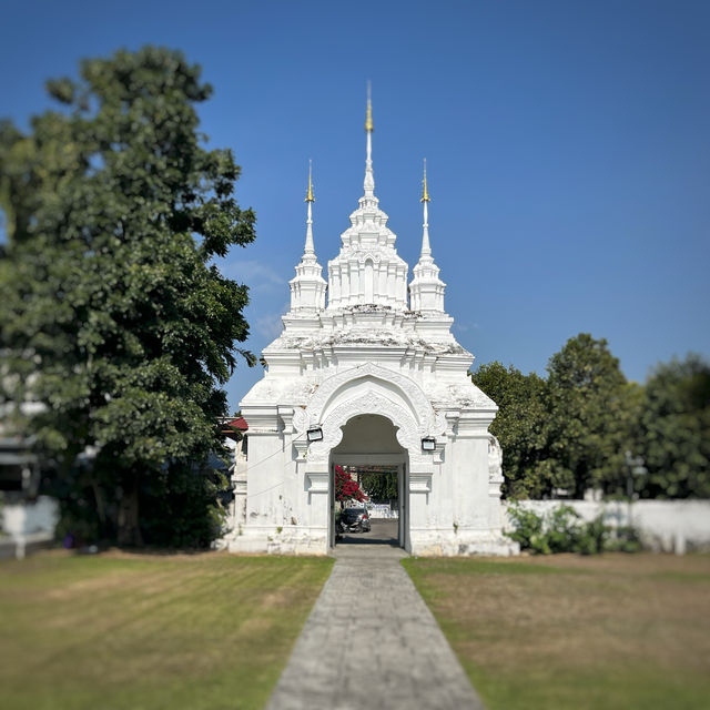 ニマンヘミンエリアに割と近いお寺