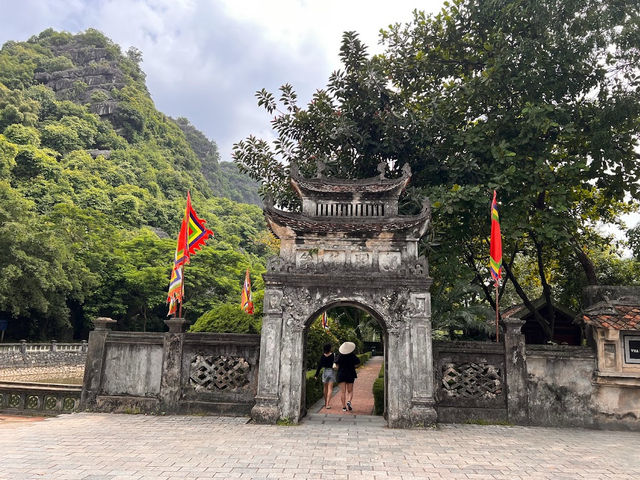 Temple of Emperor Le Dai Hanh