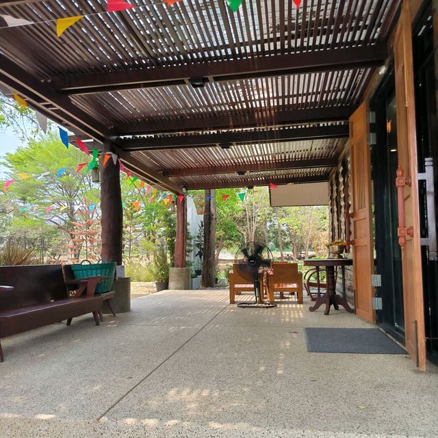 19 SUNDAY CAFE ฉะเชิงเทรา #Petfriendly