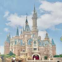 上海迪士尼樂園，探索七大主題園區，官網查詢開放時間最保險