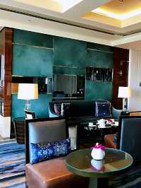 โรงแรม 🏨 หรูบนย่านธุรกิจแต่สงบและน่าพักผ่อน 