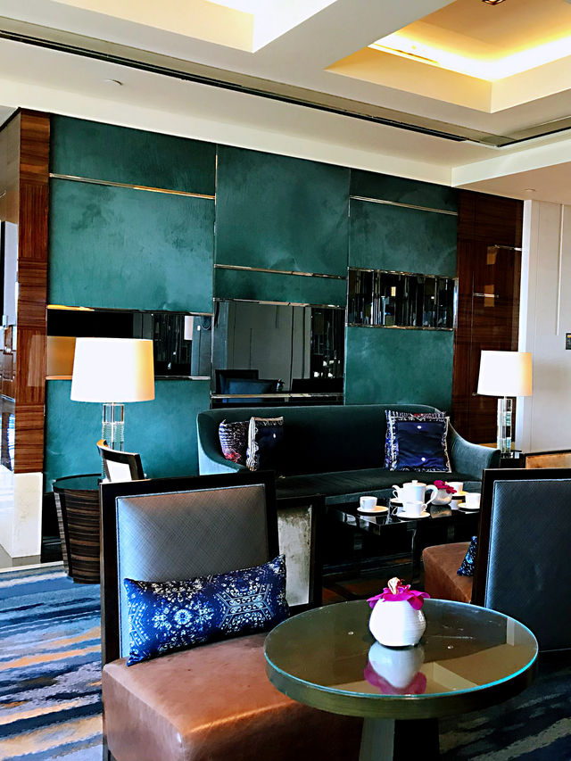 โรงแรม 🏨 หรูบนย่านธุรกิจแต่สงบและน่าพักผ่อน 
