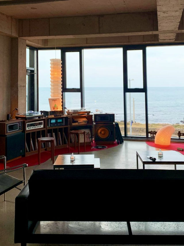 아름다운 제주 이호테우 해변을 보며 편히 쉴 수 있는 🏝️감성 재즈 와인바 데이트💙
