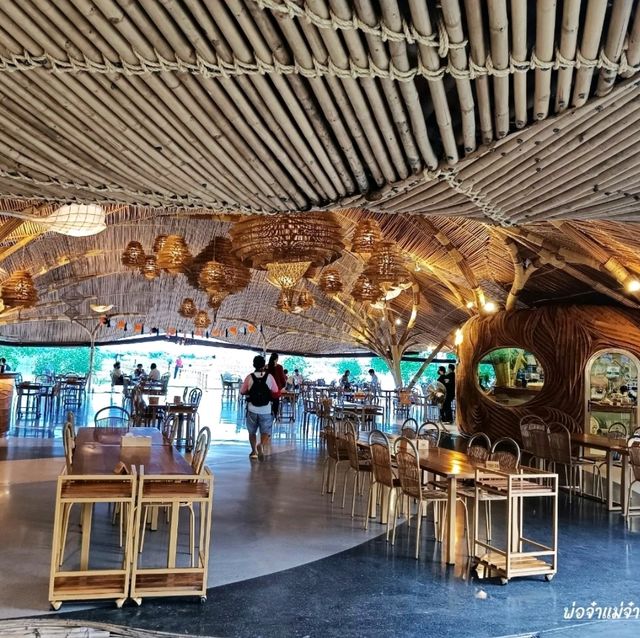 ร้านข้าวใหม่ปลามัน ร้านอาหารและคาเฟ่อัมพวา
