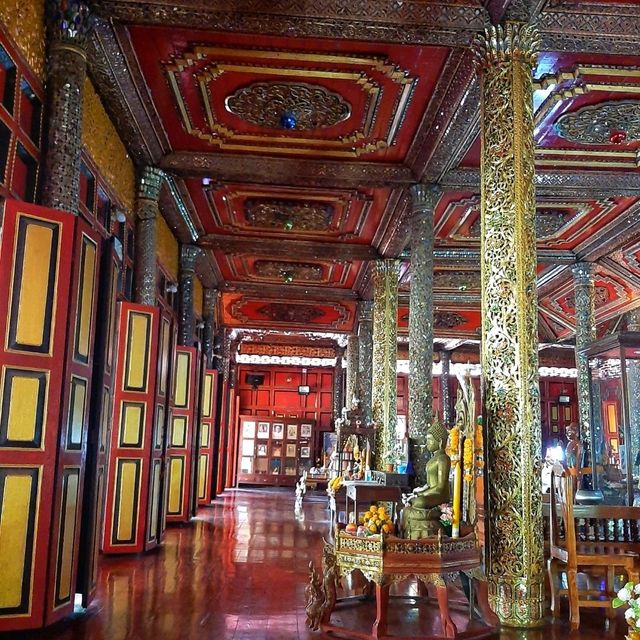 วัดศรีรองเมือง ชมวิหารไม้สักทองสวยที่สุดในลำปาง