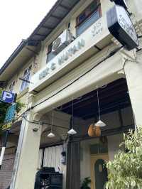 Meet another gorgeous cafe! 
