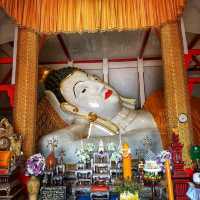 สักการะพระพุทธไสยาสน์ที่วัดเชตวัน(วัดพระนอน) 