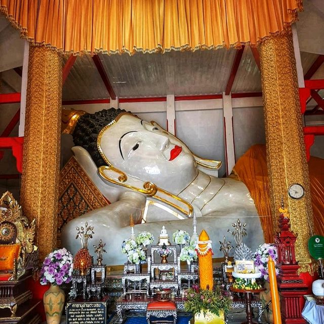 สักการะพระพุทธไสยาสน์ที่วัดเชตวัน(วัดพระนอน) 