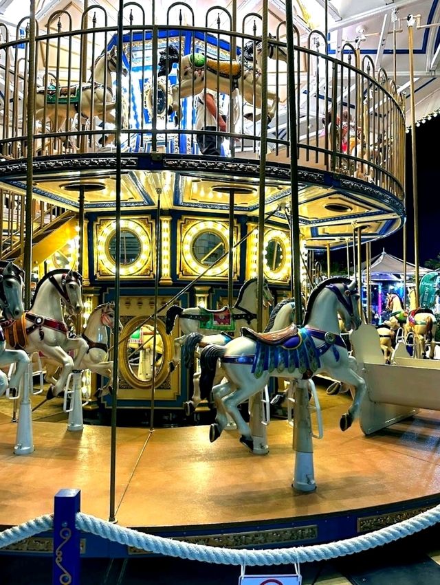 Experiance the largest and amazing riverfront lifestyle bazaar in Bangkok