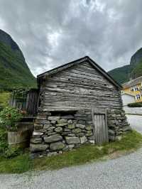 隱身在松恩峽灣(Sognefjorden)深處的挪威迷你小村落Undredal