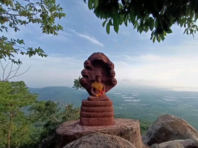 เขาพระยาเดินธง จ.ลพบุรี