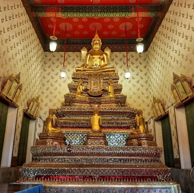 參拜หลวงพ่อสุโข和石佛像,就在วัดหนังฯ