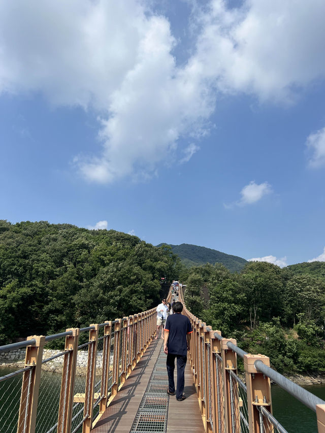 가볍게 산책하기 좋은 뷰 명당 장소 ‘마장호수 출렁다리’