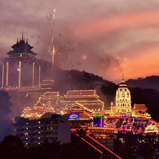 "Chinese New Year Festivities at Kek Lok Si Temple: Dragon Dances, Parades, and Fireworks"