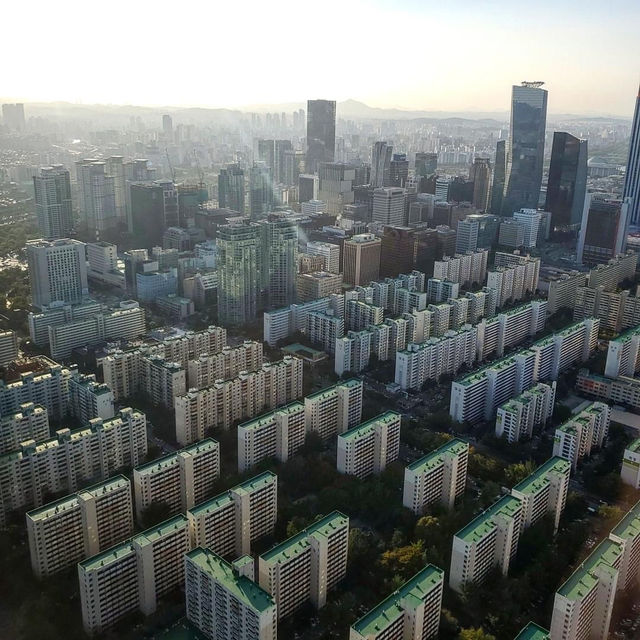 Skyscraper Views from Seoul’s Golden 63 Building