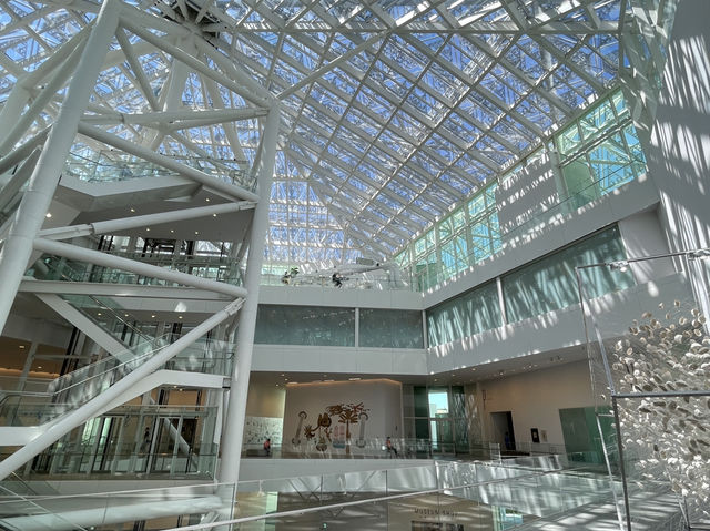臺南中西區 純白色設計建築就是吸引眼球 臺南市美術館二館