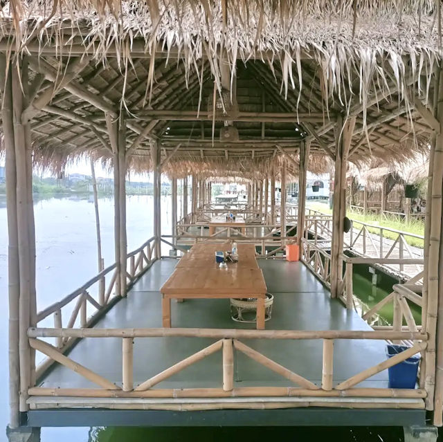 ”ลมเล ก๋วยเตี๋ยวลูกชิ้นยักษ์“ ร้านลับบางปู