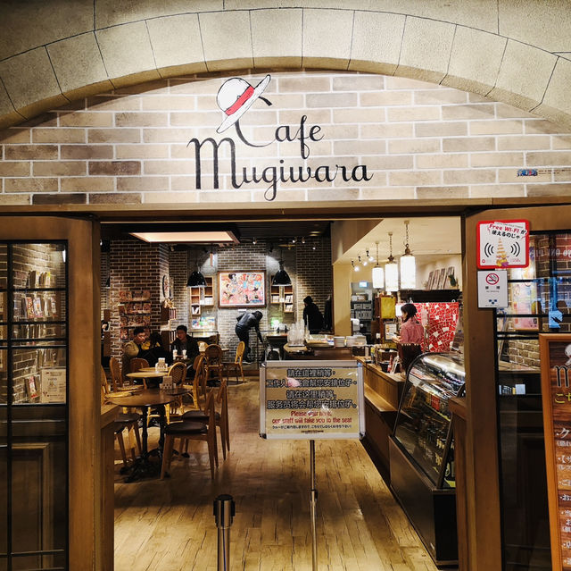 Exploring the Mugiwara Store in Tokyo Tower!
