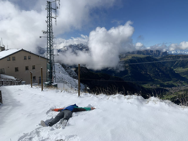 A Snowy Surprise at Seceda: Autumn Bliss in the Dolomites 
