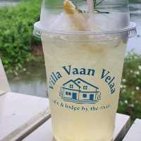 รีวิว Villa Vaan Velaa มนต์เสน่ห์ริมแม่น้ำแม่กลอง