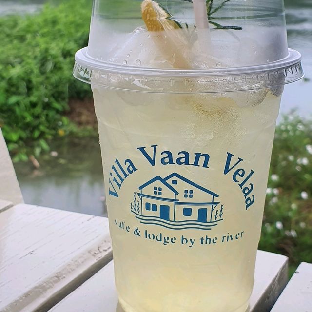 รีวิว Villa Vaan Velaa มนต์เสน่ห์ริมแม่น้ำแม่กลอง