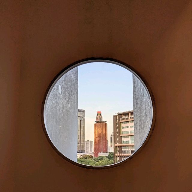 美麗的圓型球體建築：曼谷市立藝術文化中心