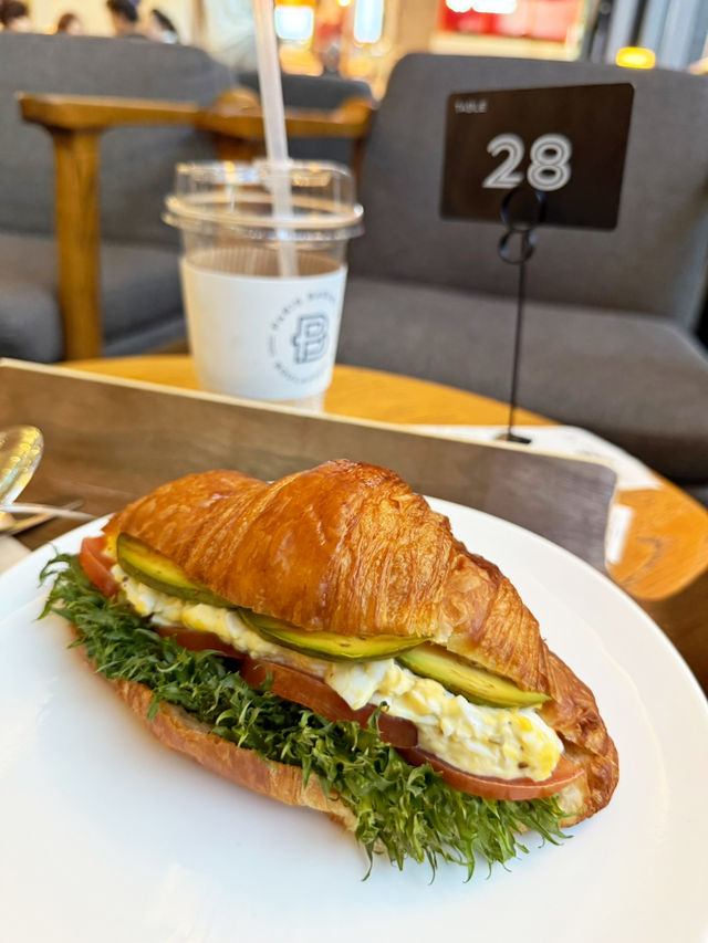 Best place for work and food in Midvalley 🥐